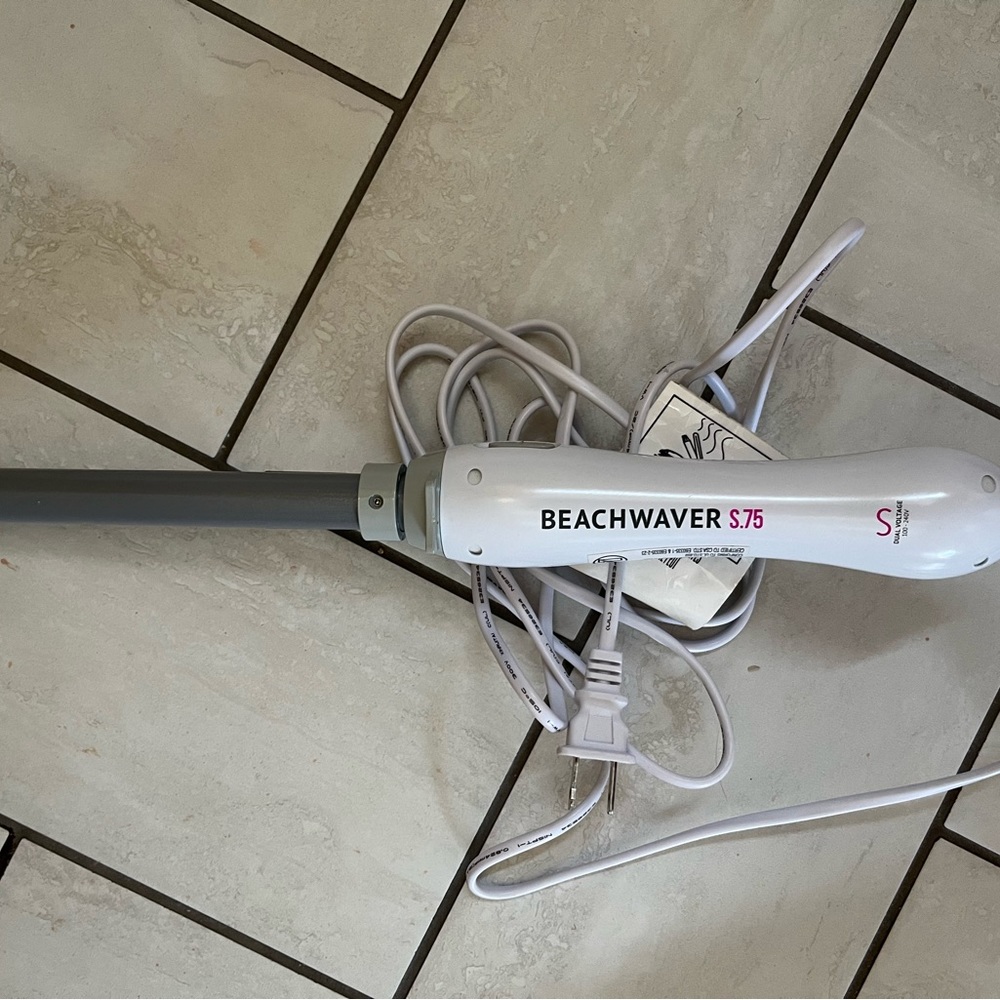 BeachWaver S.75 Professional Rotating Curling Iron- Like new!!